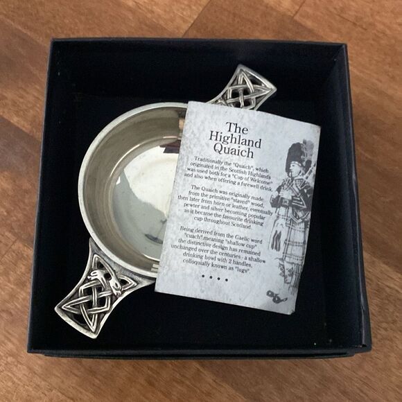 The Highland Quaich Scottish Piper Pewter Bowl - Picture 11 of 11